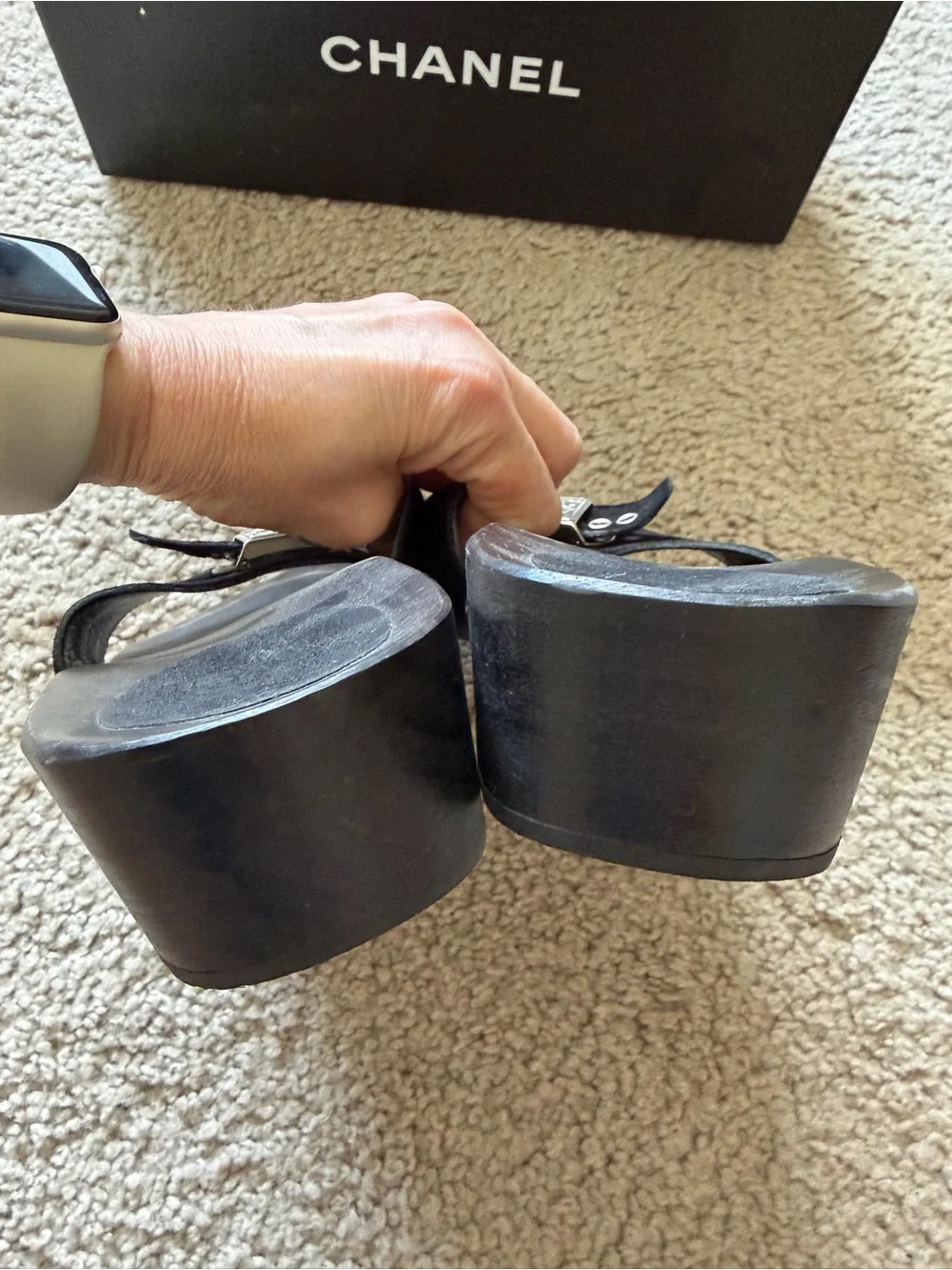 VTG Chanel suede/wood sandals